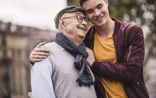 So lebensrettend ist ein Notfallknopf für Senioren