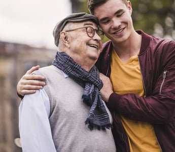 So lebensrettend ist ein Notfallknopf für Senioren