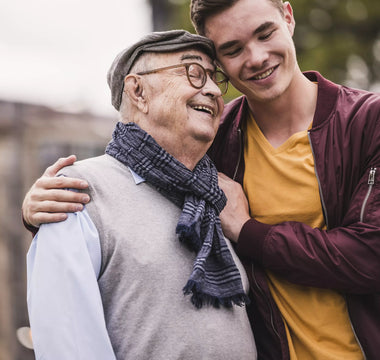 So lebensrettend ist ein Notfallknopf für Senioren